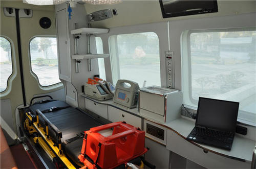 丰顺县救护车内部